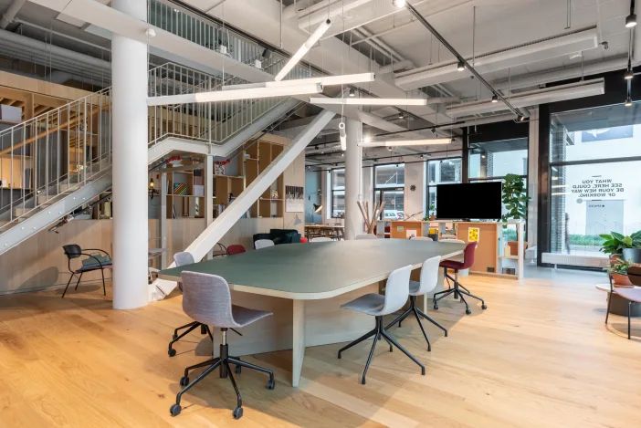 Regus Caddie Commercial Tower